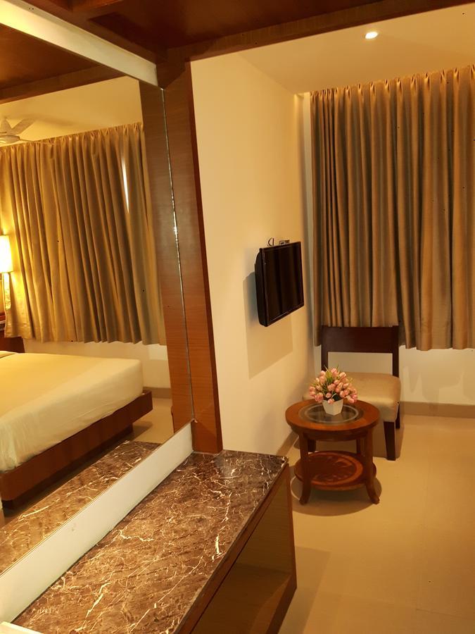 Отель Urvashi Residency Ченнаи Экстерьер фото