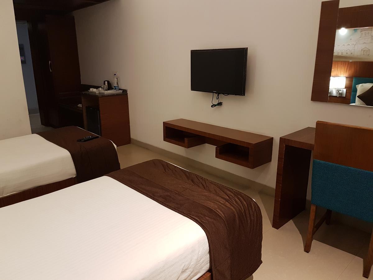 Отель Urvashi Residency Ченнаи Экстерьер фото