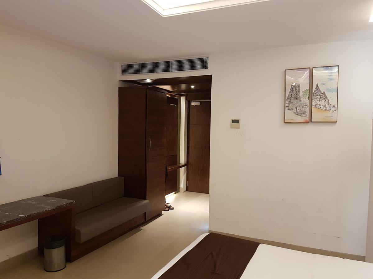 Отель Urvashi Residency Ченнаи Экстерьер фото